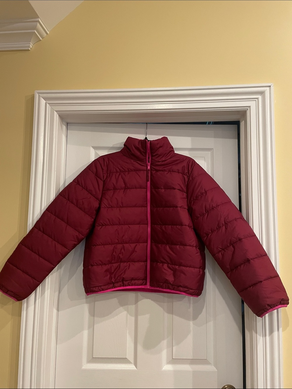 NWT wild fable Women’s Maroon Puffer Jacket with Pink Trim, Size Medium